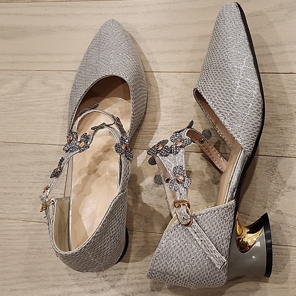 BNWOT Silver Block Heels - Picture 4 of 4